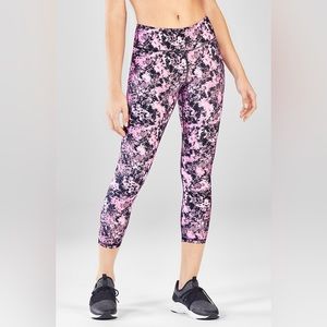 Fabletics Define PowerHold® Mid-Rise Capri - Size S